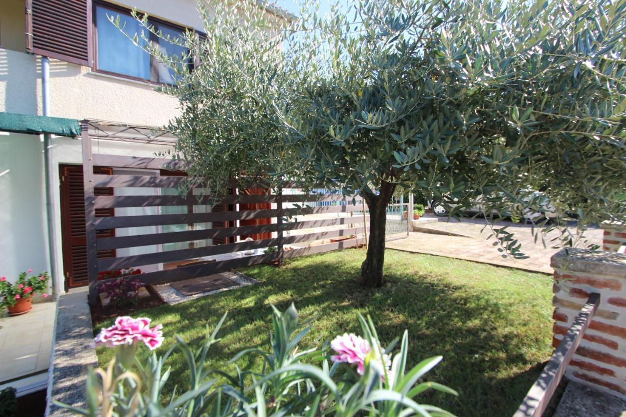 Apartment Luigi Porec Exterior photo